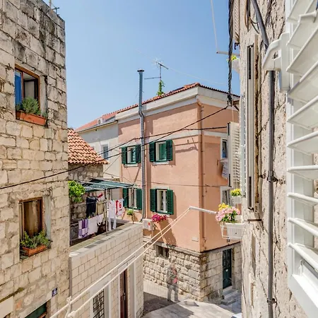 Under Constructiion Apartment *